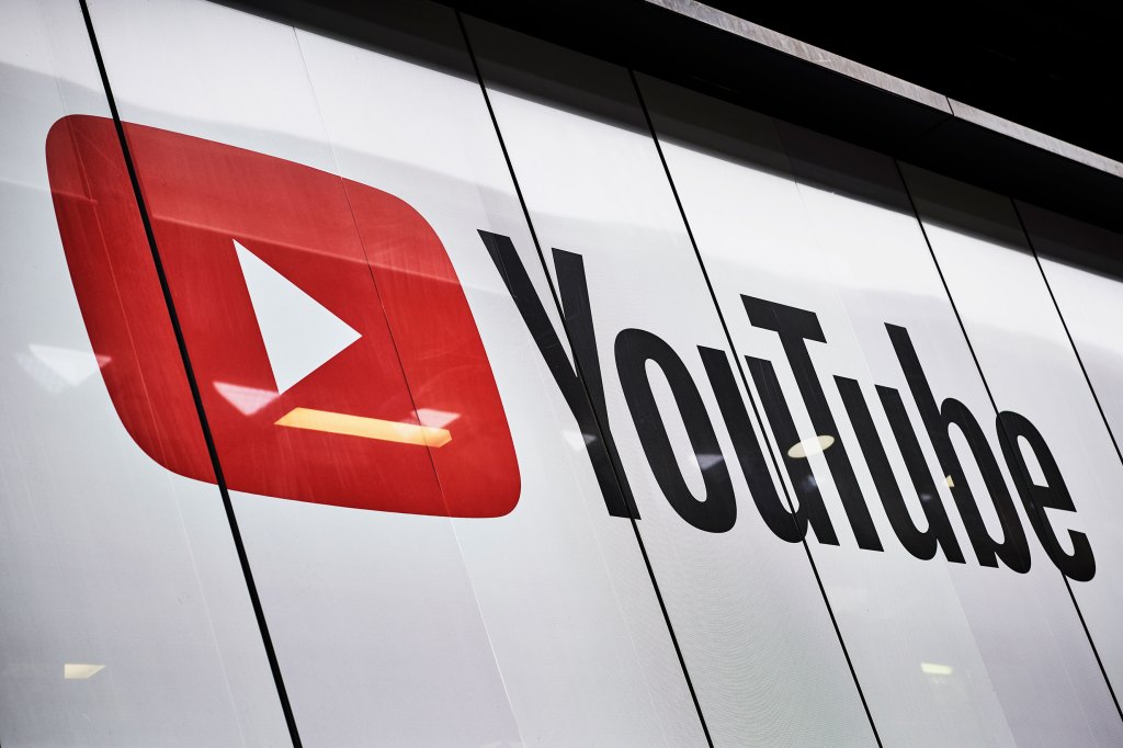 YouTube is experimenting with Notes, a crowdsourced feature that lets users add context to videos