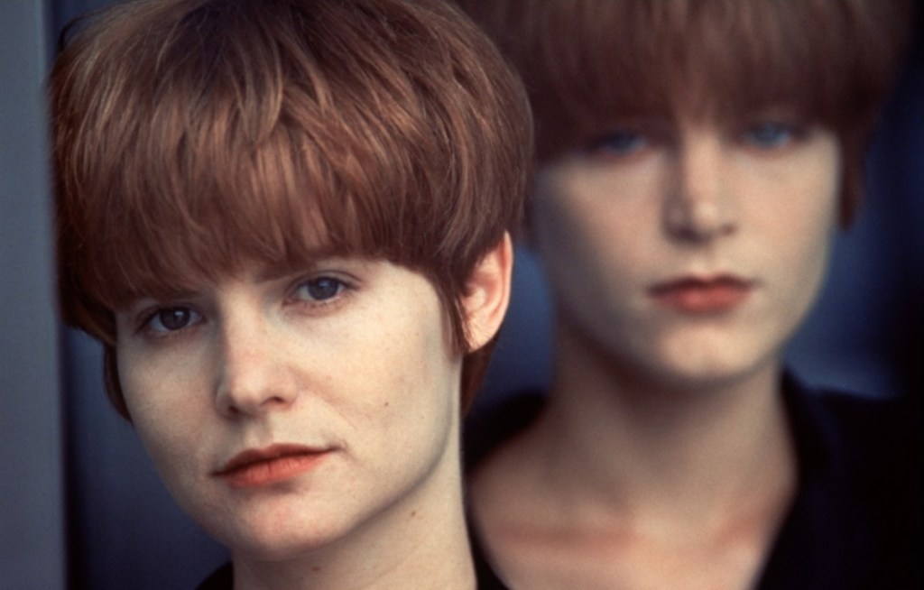 Bridget Fonda and Jennifer Jason Leigh in Single White Female (1992)